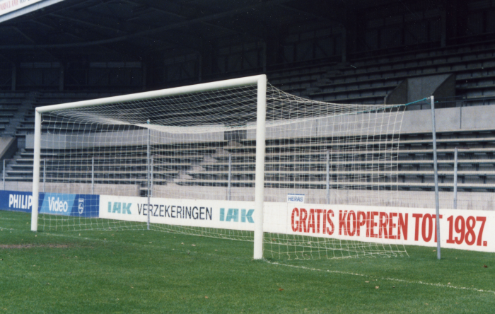 Spanpalen van uitstekende kwaliteit. Per set van 4 stuks. Compleet met grondpotten.