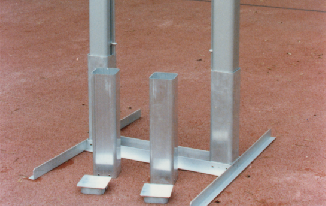 Netpalen kokermodel. Desgewenst uitneembaar en af te sluiten met de bijgeleverde deksels.