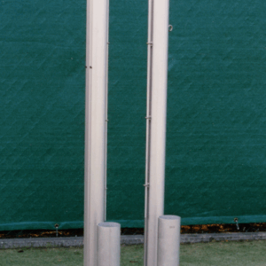 Complete set. Deze netpalen voor tennisnetten zijn van geanodiseerd aluminium.