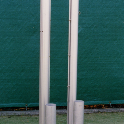 Complete set. Deze netpalen voor tennisnetten zijn van geanodiseerd aluminium.
