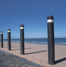 Massief kunststof antiparkeerpalen, afzetpalen zijn door en door gekleurd en trotseren moeiteloos jarenlang alle weersomstandigheden