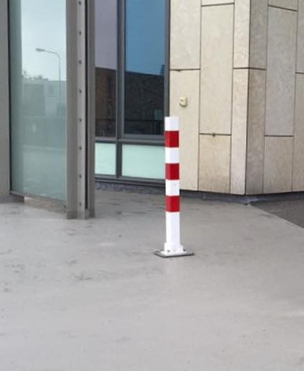 De vaste antiparkeerpalen van SKWshop. Naar keuze met voetplaat of inbetonneerbaar
