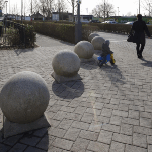 Ter afbakening van het voetgangersgebied. Elegant en veilig voor op straat.
