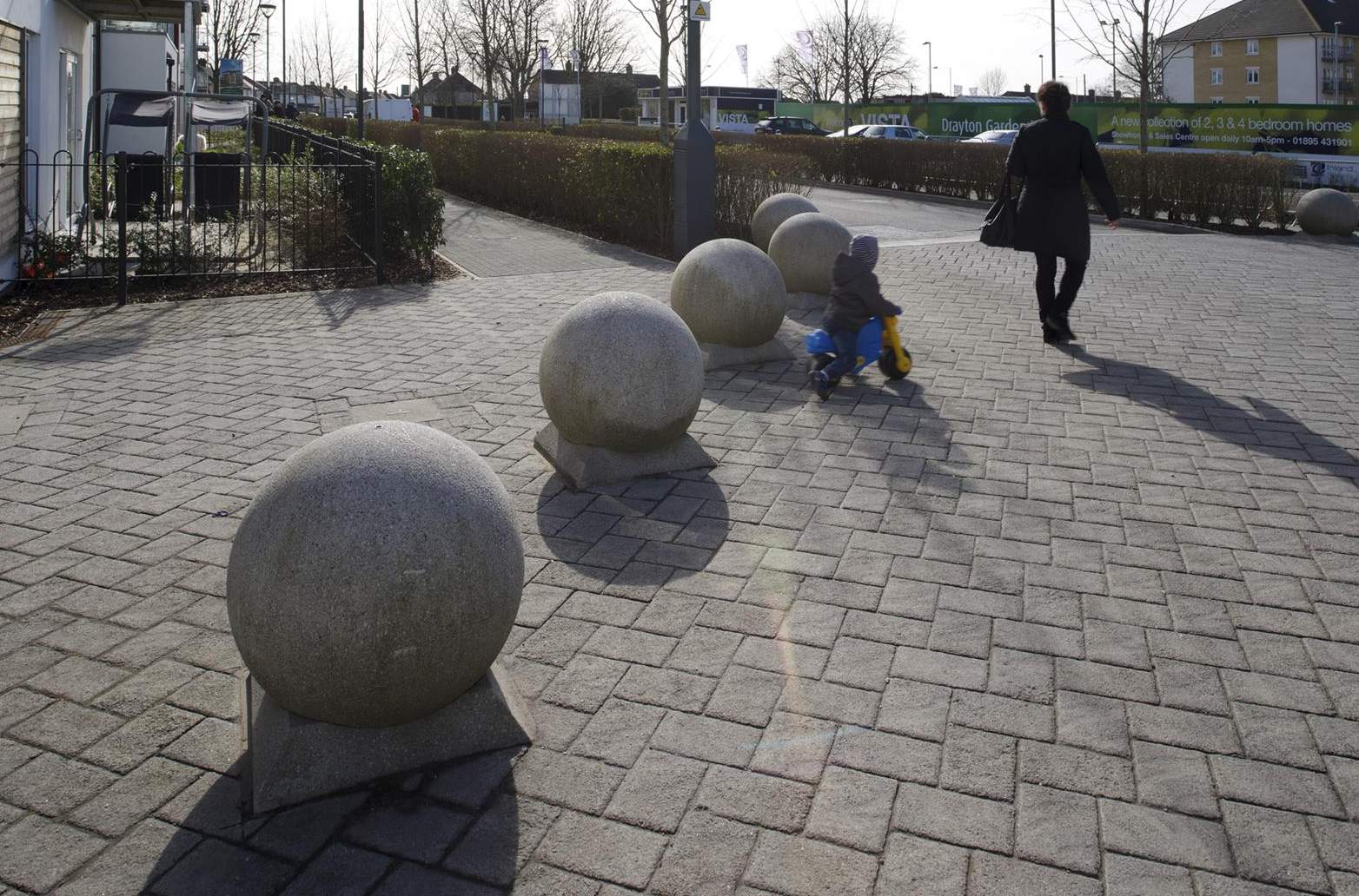 Ter afbakening van het voetgangersgebied. Elegant en veilig voor op straat.
