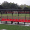 Dugouts model DO195 kunnen desgewenst in iedere ral kleur gepoedercoat worden. Ideale dug out voor hoofdvelden.
