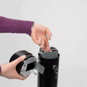 Deze fraaie buiten-asbakken zijn zeer eenvoudig te legen