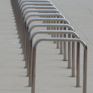 Op aanvraag ook in rvs leverbaar. De aanleunbeugels van SKWshop.