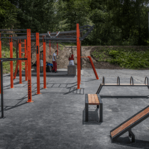 Een zeer ;leuke aanvulling op onze (mini( bootcamp, outdoor fitnessparken. Parallel bars).