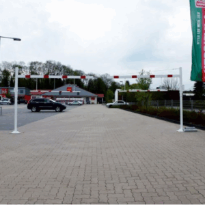 Onder de hoogtebegrenzer zit via een ketting een extra barrière.