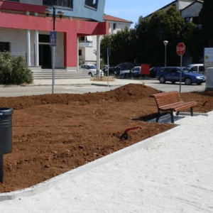 Parkbanken met een verzinkt en gepoedercoat frame. Leverbaar in diverse fraaie ral kleuren.