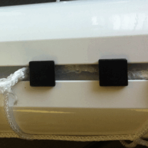 Nethaken, ook wel netplaatjes genoemd. Voor voetbaldoelen met een glijgoot van 11mm.