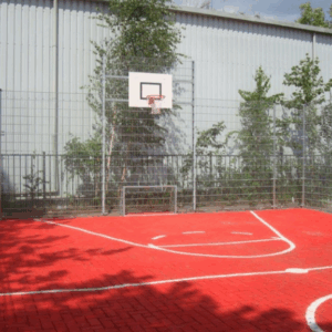 Sportkooi, voetbalkooi Basic, hier uitgevoerd als voetbal basketbalcombinatie met vloercoating en sportbelijningen.