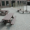 Picknicksets die jarenlang onbezorgd meegaan. Onderhoudsarm park- en straatmeubilair.