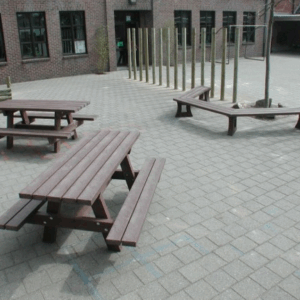 Picknicksets die jarenlang onbezorgd meegaan. Onderhoudsarm park- en straatmeubilair.