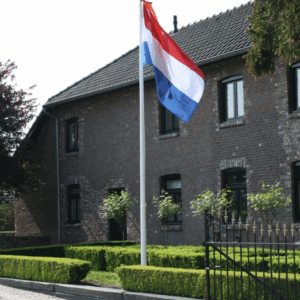 Antidiefstalvoorziening! Eenvoudig uw vlag hijsen en weer binnenhalen met deze duurzame slingerconstructie