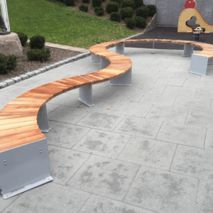 Deze fraaie parkbanken kunnen ook als slingerbank geleverd worden.