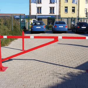 Onze draaipoorten worden naar keuze met voetplaat of een inbetonneerbare uitvoering geleverd