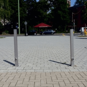 Antiparkeerpalen 70 x 70 mm. Afgebeeld de uitneembare met de vlakke kop.