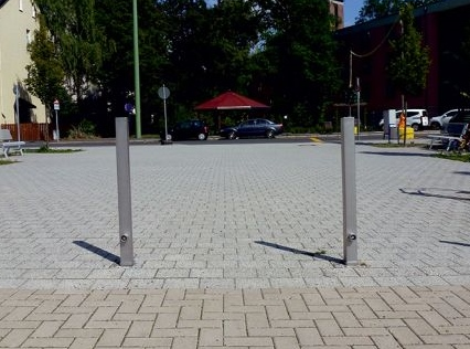 Antiparkeerpalen 70 x 70 mm. Afgebeeld de uitneembare met de vlakke kop.