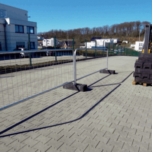 Dranghekken. Voordelige verplaatsbaar en verrassend voordelig dranghekwerk. Ideaal als evenementen-hekken, hekwerk.