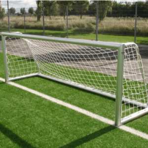 Voetbaldoeltjes met inwendig verstevigde hoeken en geprofileerd aluminium, gaan jarenlang mee.