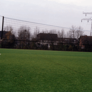 Deze verplaatsbare volleybalset is zeer duurzaam en eenvoudig op te bergen.