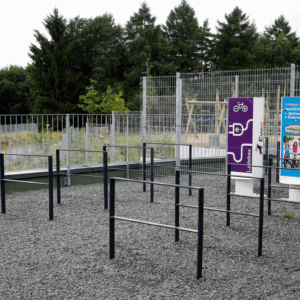 Aanleunbeugels model Plain met tussenbuis. Ideale fietsenrekken.