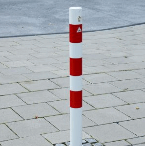 Parkeerpalen met cilinderslot, ideaal als u niet met een zware sleutel rond wilt lopen. Deze parkeerpalen worden geleverd incl. 3 profielsleutels en kunnen, indien u meer parkeerpalen nodig bent, alle van dezelfde cilinder voorzien worden.