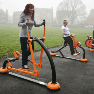 Buiten fitnesstoestel Crosstrainer. Een ideaal cardio buitenfitness apparaat uit het hogere segment.
