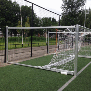 Voetbaldoelen model JVD150 zijn eenvoudig zelf te plaatsen, maar vanzelfsprekend kunnen wij dit ook voor u verzorgen. We informeren u graag.