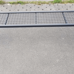 Parkbank Village, ook met rugleuning leverbaar. Diverse ral kleuren mogelijk.