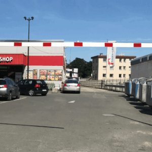 In hoogte verstelbare hoogtebegrenzers. Leverbaar in lengtes tot maar liefst 9 meter.