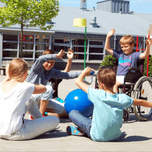 Zingen, bewegen, dansen, of luisteren, met de Muziekbal kan het allemaal.