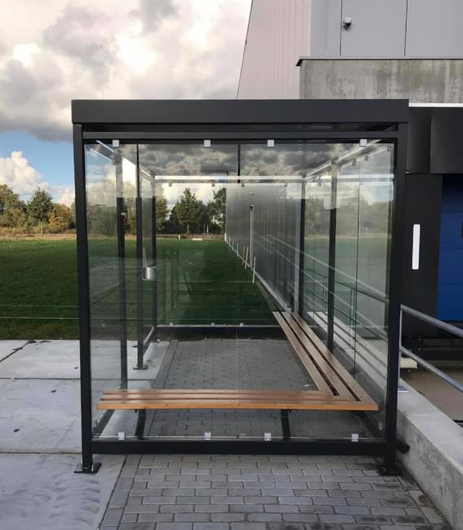 Rookoverkapping - rook abri model Keulen met geintegreerde zitbank en gecoat in ral 7016