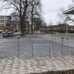 Volbad verzinkt pannaveld en pannadoelen. De meest voordelige uitvoering van dit leuke pannaveld voor basisscholen