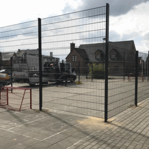 Uitgevoerd met hoge wanden, Pannaveld met de afmetingen 10 x meter