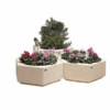 Betonnen plantenbak in moderne hexagon vorm. Leverbaar in twee maten. Zeer leuk per 3!