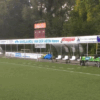Reclamebord ophangprofielen bij SC Stadspark Groningen. Gebruikt om een 2e reclamebord-ring langs het veld te maken