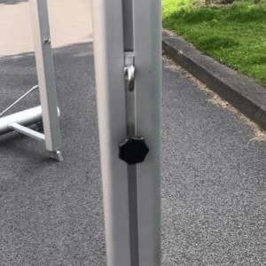 Door de spaninrichting, is het badminton-net zeer eenvoudig af te spannen