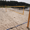 Belijning bij een professionele beachvolleybalpaal met kevlar net