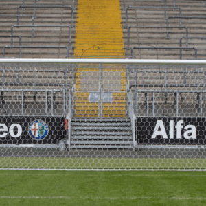 Voetbaldoel VD120, hier uitgevoerd met onze honingraat doelnetten. Topkwaliteit vaststaande voetbaldoelen.