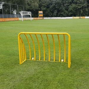 Voetbaldoel model TRV200. De ideale trainingsdoeltjes c.q. voetbaldoeltjes. Hier gecoat in een frisse gele kleur.