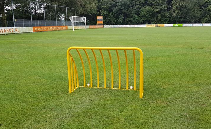 Voetbaldoel model TRV200. De ideale trainingsdoeltjes c.q. voetbaldoeltjes. Hier gecoat in een frisse gele kleur.