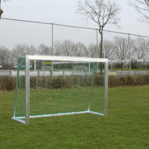 Voetbaldoel model TRD230. Licht van gewicht en toch bijzonder duurzaam. Afgebeeld de volledig gelaste uitvoering. Deze aluminium voetbaldoeltjes zijn ook met inklapbare netbeugel leverbaar.!