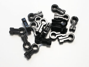 Kunststof haken, ideaal voor een sterke en duurzame bevestiging van netten aan voetbaldoelen met een 8mm glijgoot.