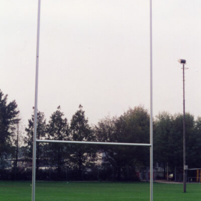Rugbydoelen, aluminium naturel (geanodiseerd) of met een witte poedercoating.