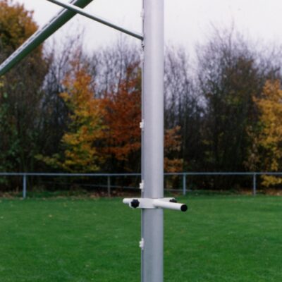 Verwijder uw vaste aluminium voetbaldoelen snel en veilig uit de grondkokers met onze praktische tilklem.