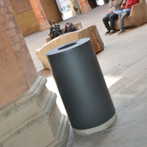 Buitenafvalbak model Easy met een inhoud van 50 Liter. Een nette en elegante oplossing!