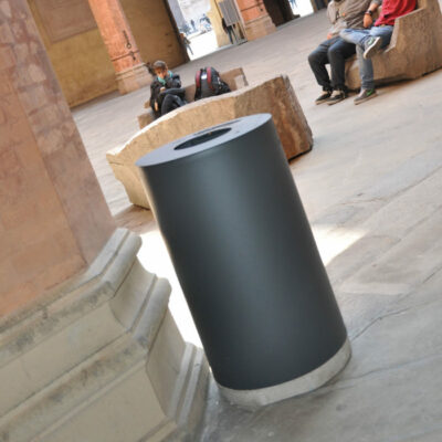 Buitenafvalbak model Easy met een inhoud van 50 Liter. Een nette en elegante oplossing!