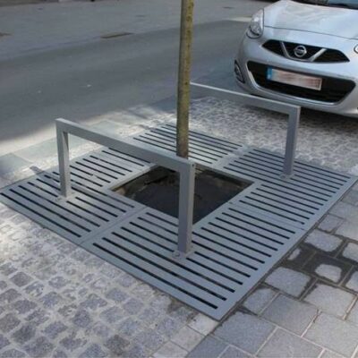 Boomrooster model FQ. In diverse afmetingen leverbbaar en optioneel te voorzien van een bijpassende verticale boombeschermer